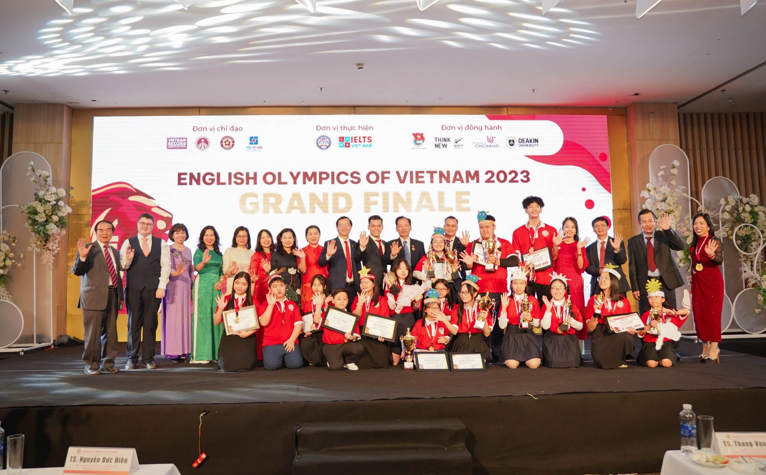 english-olympics-of-vietnam-eov-2023-vuot-qua-bien-gioi-voi-tinh-than-cong-dan-toan-cau-dulichgiaitri-2-1702842803.jpg