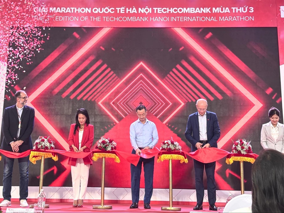 kham-pha-cung-duong-di-san-ha-noi-qua-giai-chay-marathon-quoc-te-2-dulichgiaitri-1726889084.jpg