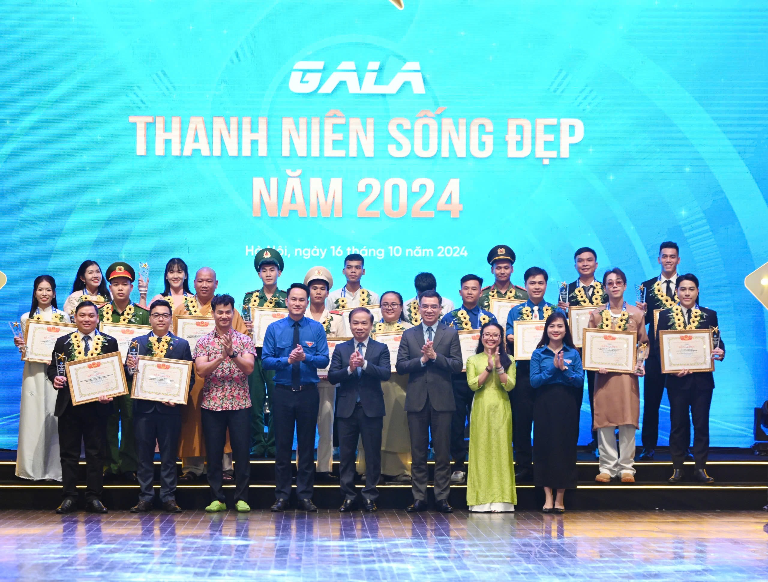 20-ca-nhan-tieu-bieu-nhan-giai-thuong-thanh-nien-song-dep-nam-2024-dulichgiaitri-2-1729158874.jpg