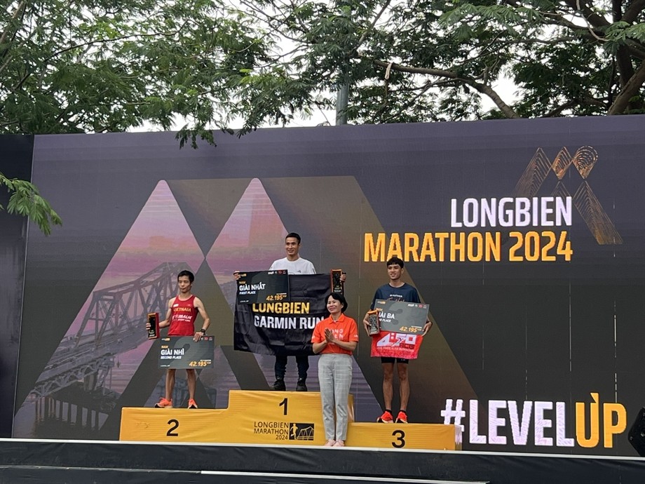 long-bien-marathon-2024-tiep-tuc-chung-minh-la-mot-giai-dau-uy-tin-dulichgiaitri-1730170894.jpg