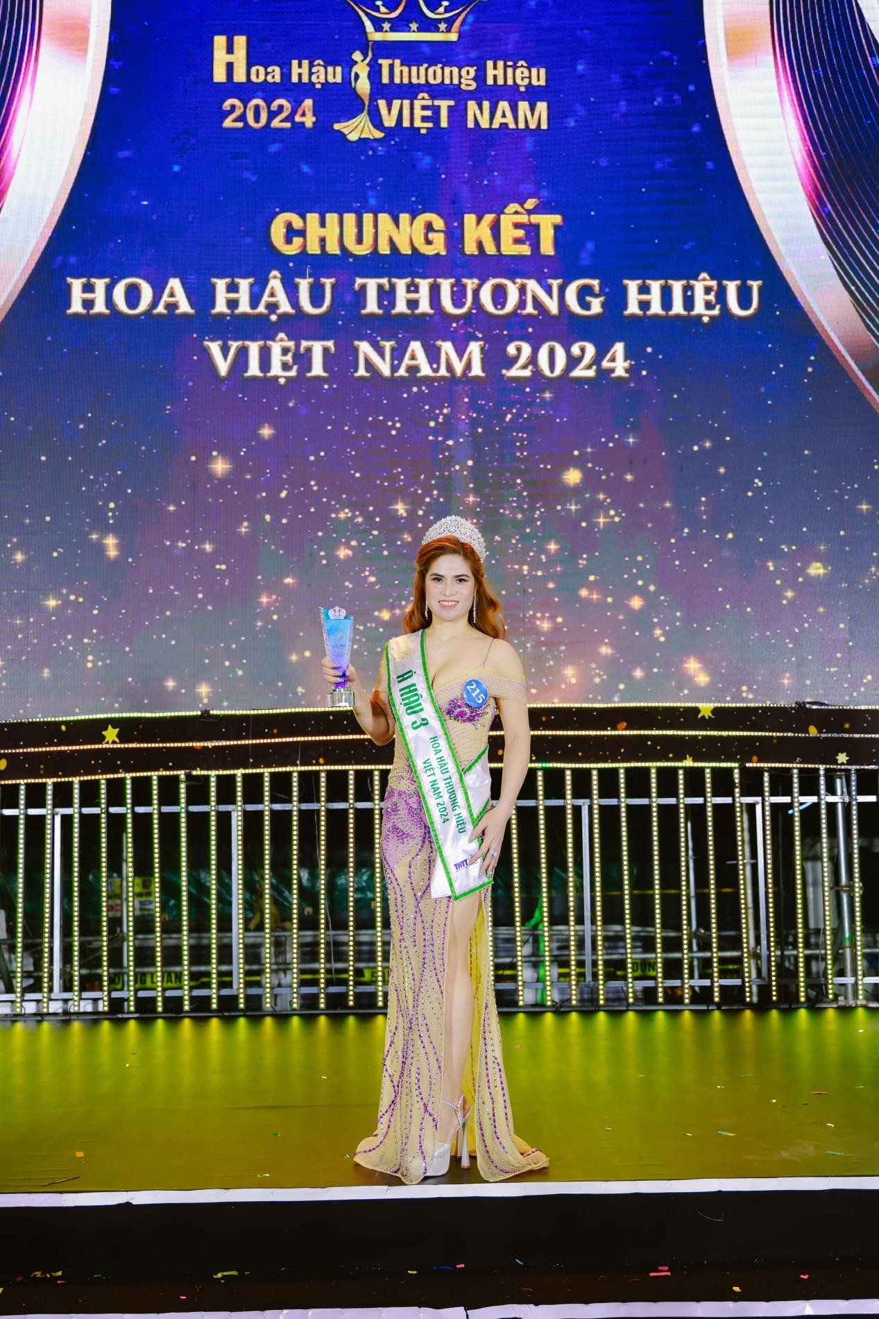 nu-doanh-nhan-xu-thanh-dang-quang-a-hau-3-cuoc-thi-hoa-hau-thuong-hieu-viet-nam-2024-dulichgiaitri-1735170010.jpg