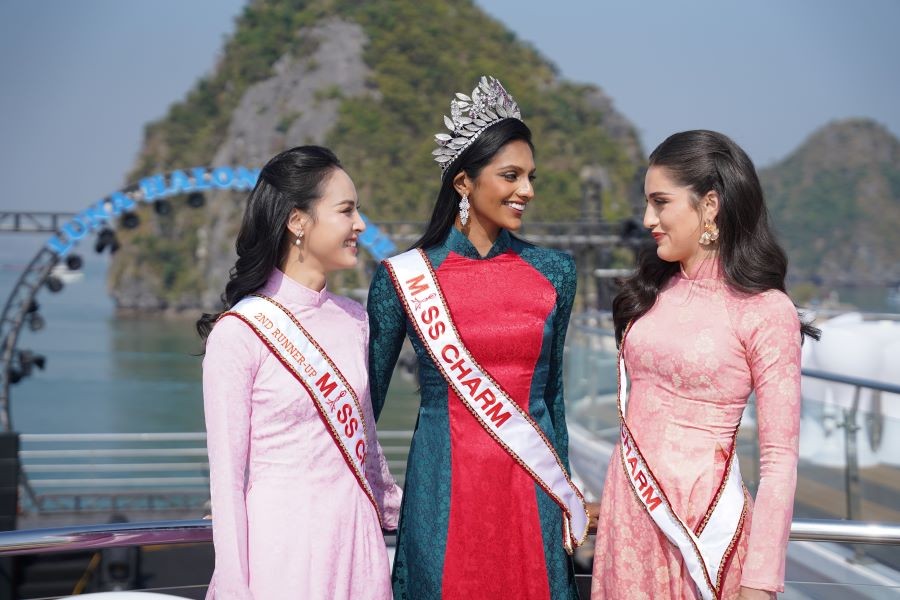 top-3-miss-charm-2024-tham-vinh-ha-long-bang-du-thuyen-hang-sang-thuong-hieu-luna-halong-cruises-dulichgiaitri-6-1735563767.JPG