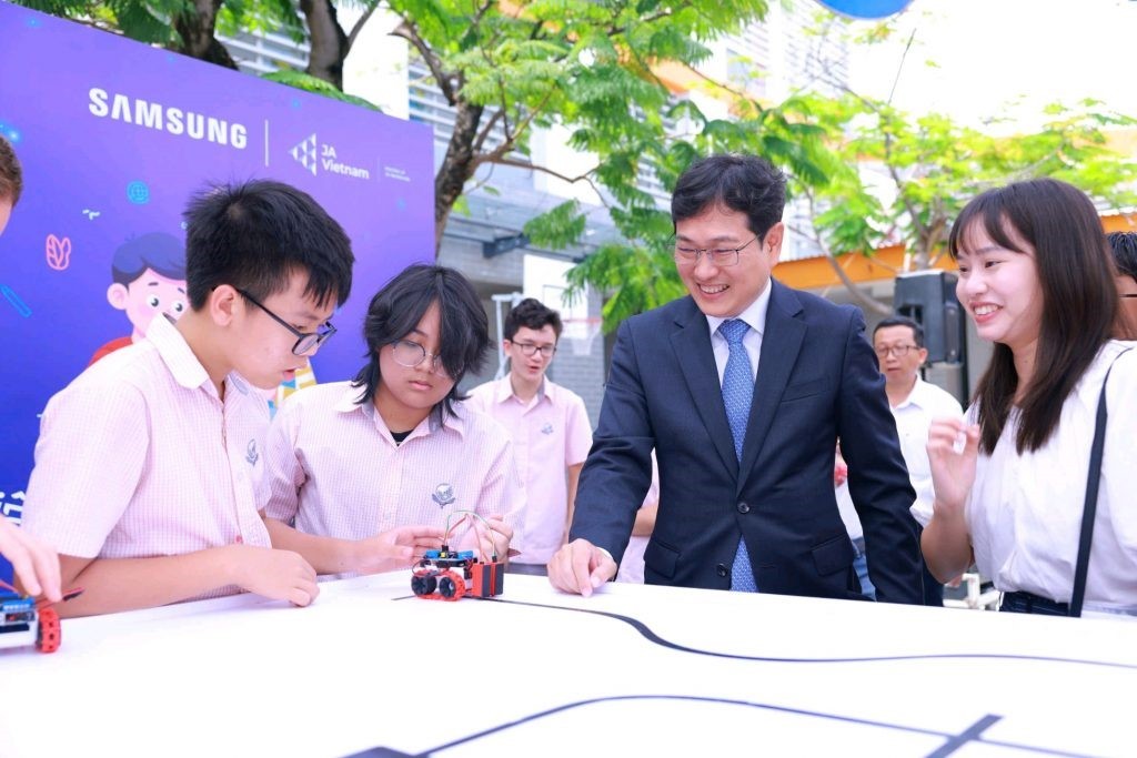 samsung-viet-nam-phat-dong-cuoc-thi-solve-for-tomorrow-2025-tai-tphcm-dulichgiaitri-2-1748623257.jpg
