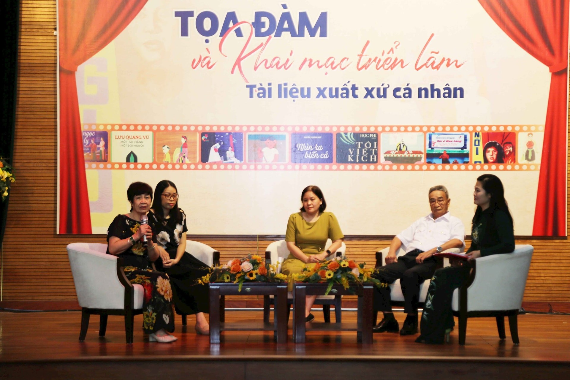 trien-lam-tai-lieu-luu-tru-ca-nhan-cua-8-van-nghe-sy-gao-coi-dulichgiaitri-baodulich-2-1748853249.jpg