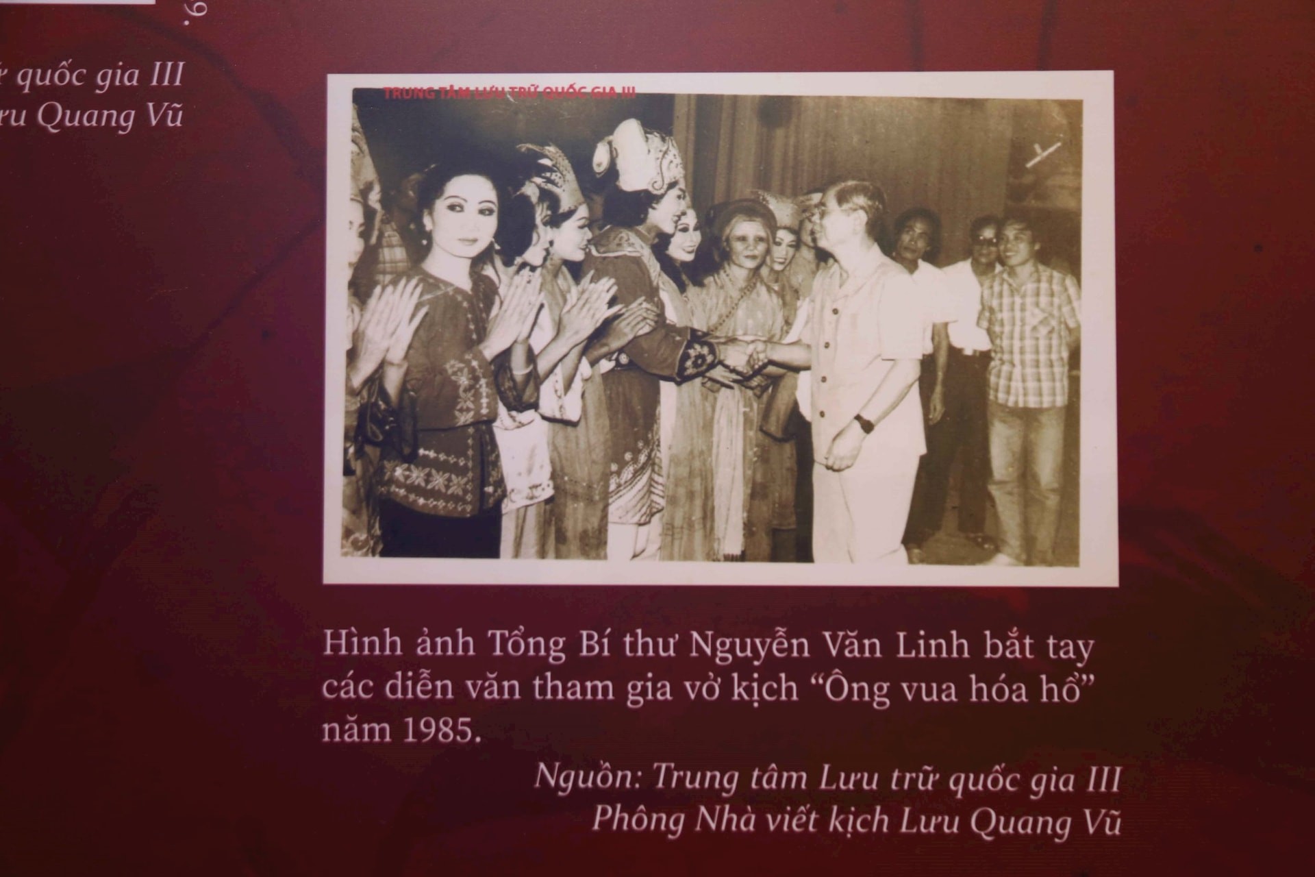 trien-lam-tai-lieu-luu-tru-ca-nhan-cua-8-van-nghe-sy-gao-coi-dulichgiaitri-baodulich-3-1748853249.jpg