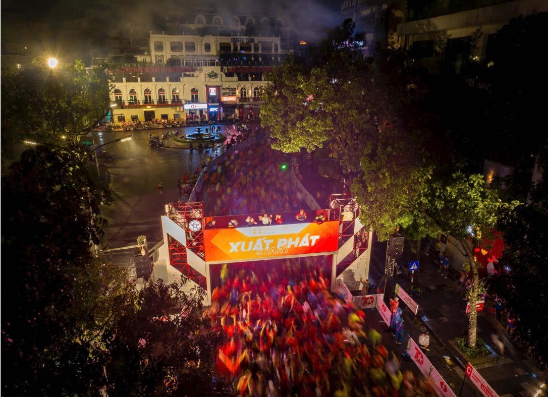 giai-marathon-quoc-te-ha-noi-techcombank-mua-thu-4-ket-noi-di-san-thu-do-suc-manh-cong-dong-va-khat-vong-vuot-troi-vi-mot-viet-nam-moi-2-dulichgiaitri-1753467815.jpg