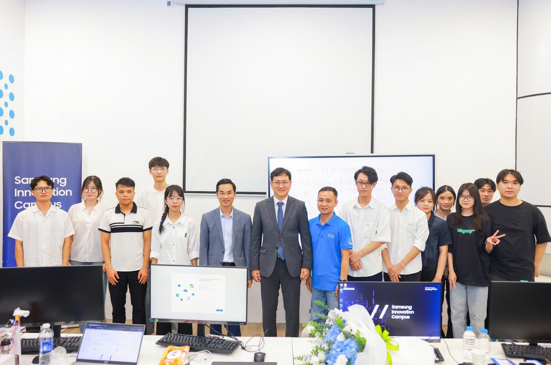 samsung-viet-nam-tong-ket-du-an-phat-trien-nhan-tai-cong-nghe-samsung-innovation-campus-sic-nam-hoc-2024-2025-dulichgiaitri-3-1755106682.jpg