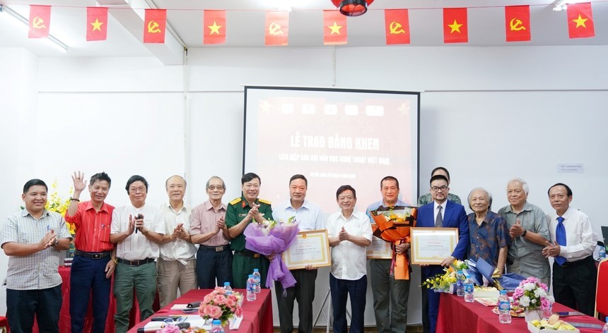 khoi-dong-de-an-lien-doan-hop-tac-xa-dien-tu-giai-phap-chuyen-doi-so-cho-ho-kinh-doanh-va-doanh-nghiep-3-dulichgiaitrivn-1756964642.jpg