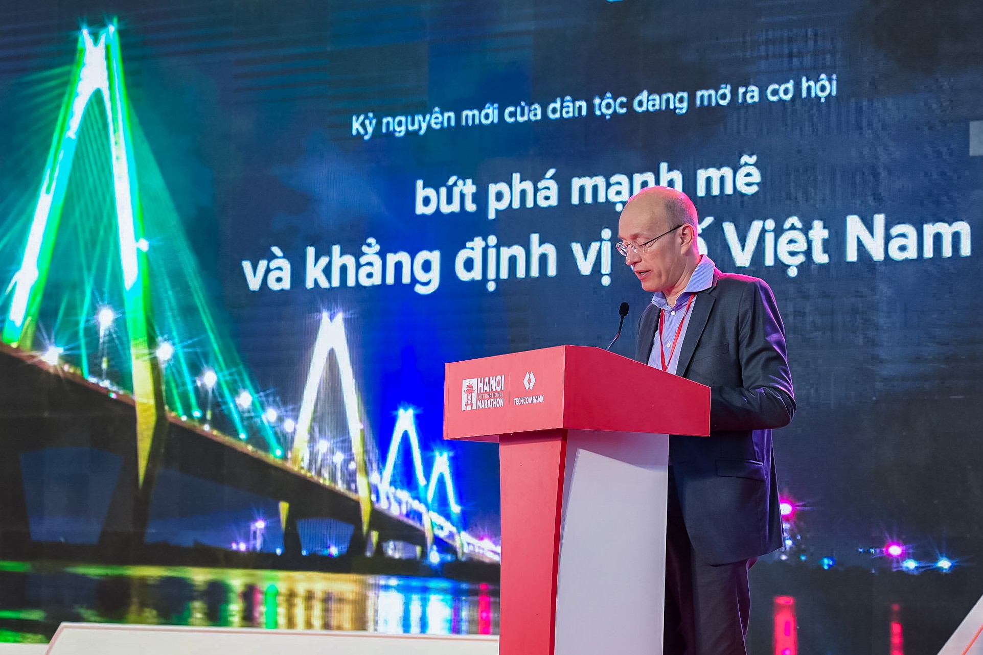 khi-ha-noi-ke-chuyen-bang-nhung-buoc-chan-marathon-dulichgiaitri-11-1759570947.jpg