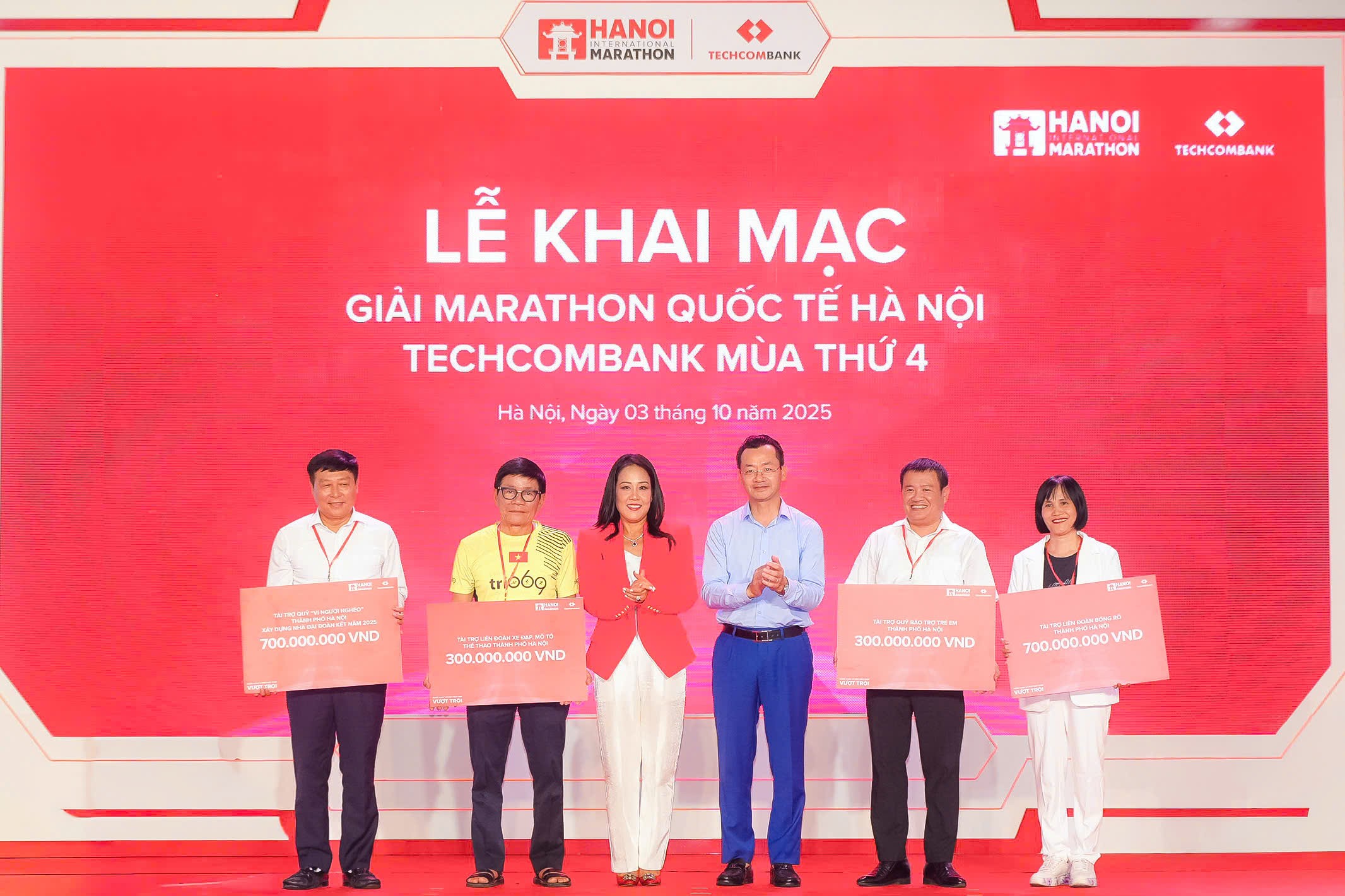 khi-ha-noi-ke-chuyen-bang-nhung-buoc-chan-marathon-dulichgiaitri-2-1759570568.jpg