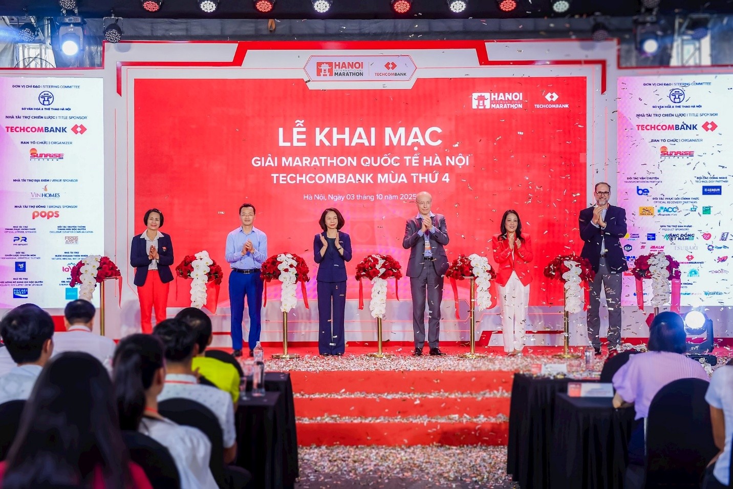 khi-ha-noi-ke-chuyen-bang-nhung-buoc-chan-marathon-dulichgiaitri-3-1759570856.jpg