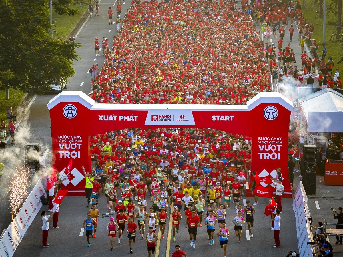 su-xuat-hien-cua-doan-tau-khong-so-doan-tau-sub3-lon-nhat-trong-lich-su-cac-giai-marathon-tai-viet-nam-dulichgiaitri-1759812899.jpg