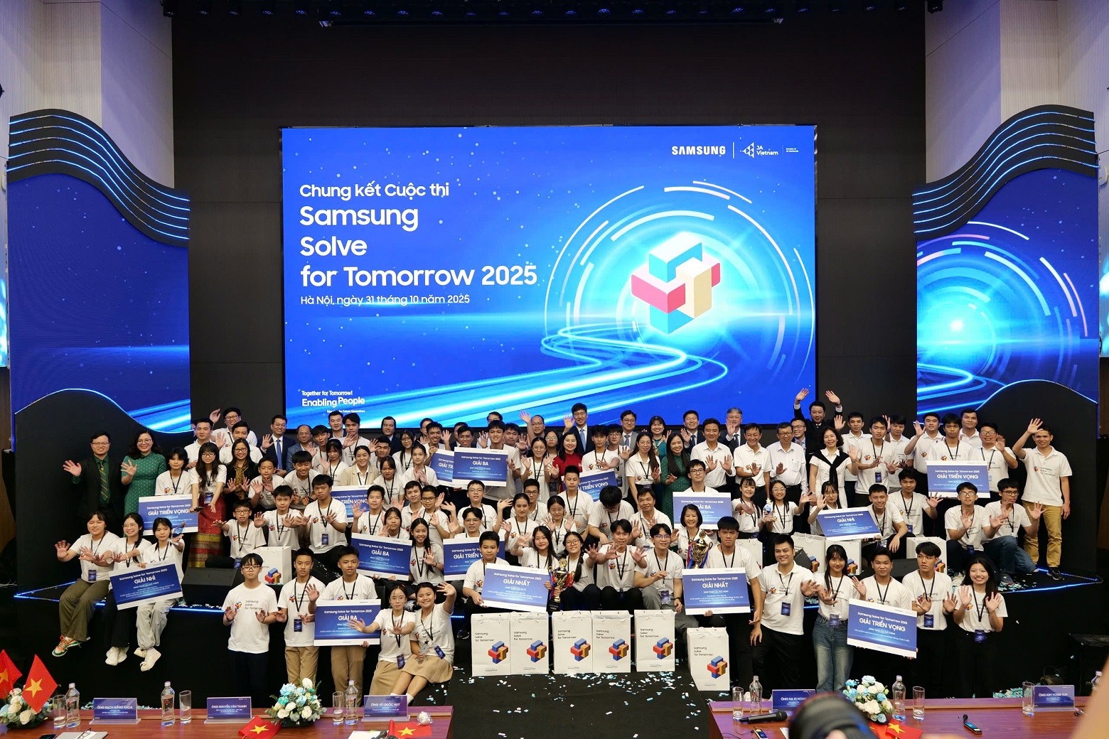 samsung-solve-for-tomorrow-2025-du-an-he-thong-ho-tro-tap-luyen-the-thao-ca-nhan-danh-giai-nhat-dulichgiaitri-5-1761990500.jpg