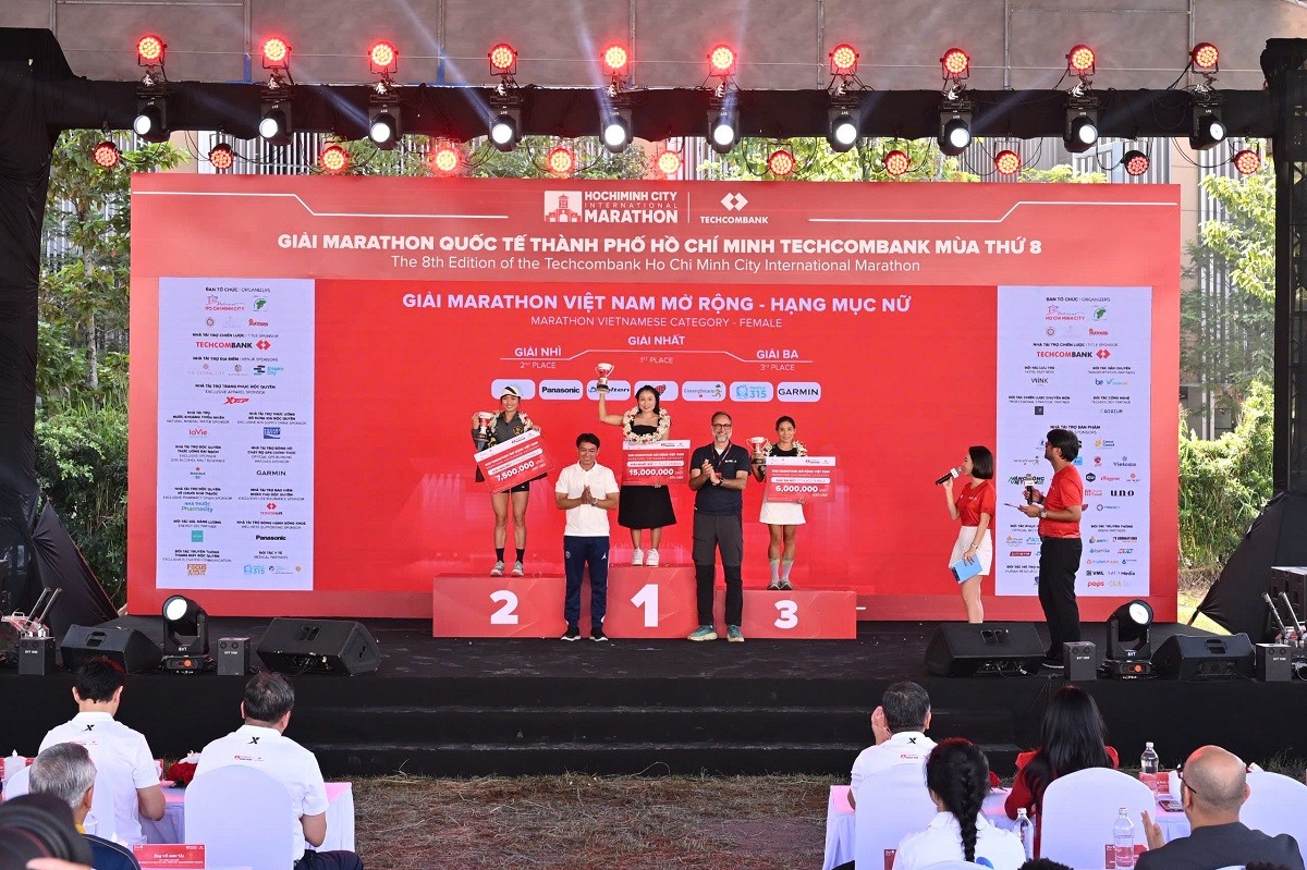 giai-marathon-quoc-te-tphcm-techcombank-mua-8-thu-hut-hon-23000-van-dong-vien-tu-81-quoc-gia-xac-lap-ky-luc-moi-va-tiep-tuc-nang-tam-tphcm-nhu-diem-den-du-lich-the-thao-nang-dong-dulichgiaitri-3-1765189583.jpg
