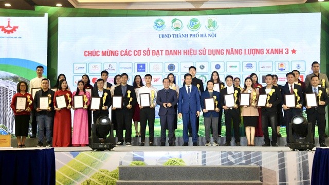 ha-noi-vinh-danh-87-co-so-cong-trinh-su-dung-nang-luong-xanh-2-dulichgiaitrivn-1765442664.jpg