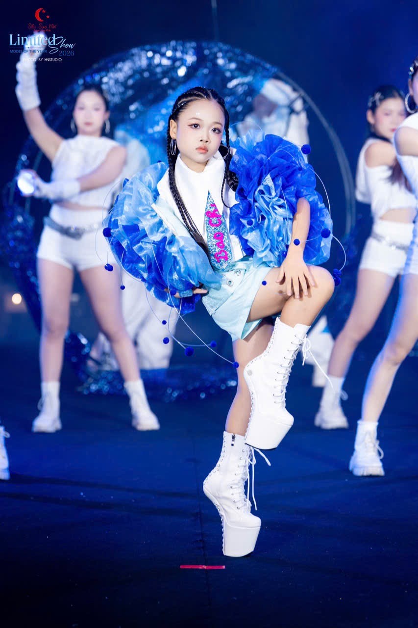 sieu-sao-nhi-limited-show-2026-dem-hoi-nghe-thuat-ruc-ro-giua-long-ha-noi-dulichgiaitri-10-1776785364.jpg