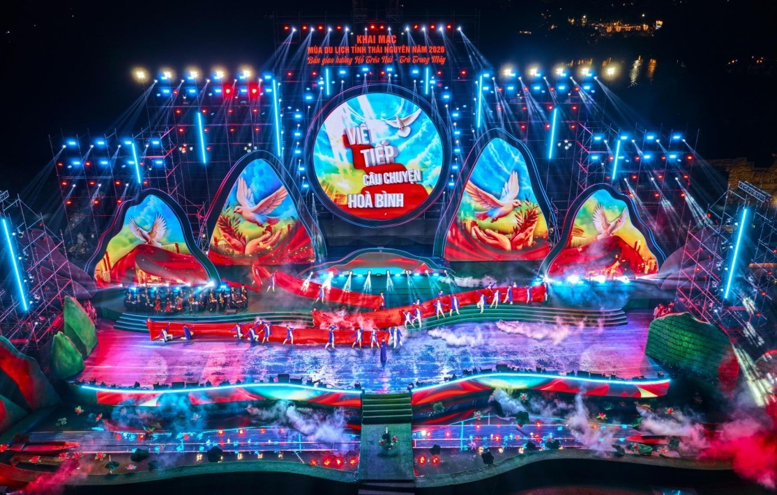 ban-giao-huong-ho-tren-nui-tra-trong-may-dai-tiec-nghe-thuat-mo-man-mua-du-lich-thai-nguyen-2026-dulichgiaitri-8-1778899961.jpg