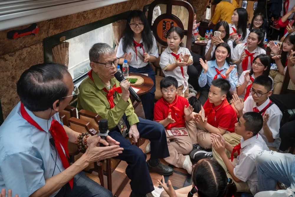 chuyen-tau-di-san-hanh-trinh-85-nam-tre-ben-mang-vuon-dua-lich-su-doi-tntp-ho-chi-minh-den-gan-hon-voi-the-he-tre-dulichgiaitri-68-1778915909.jpg