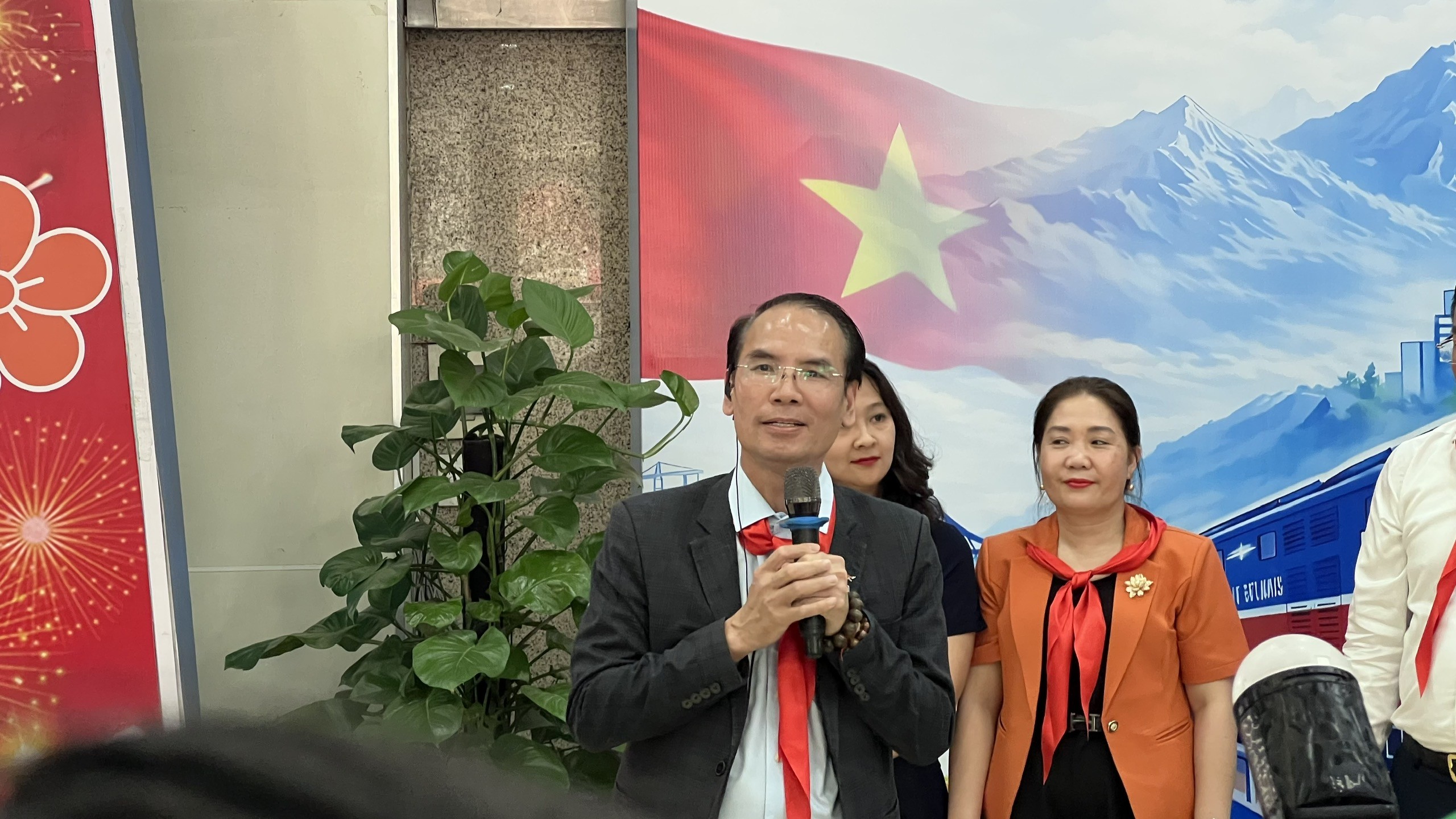 chuyen-tau-di-san-hanh-trinh-85-nam-tre-ben-mang-vuon-dua-lich-su-doi-tntp-ho-chi-minh-den-gan-hon-voi-the-he-tre-dulichgiaitri-72-1778915910.jpg