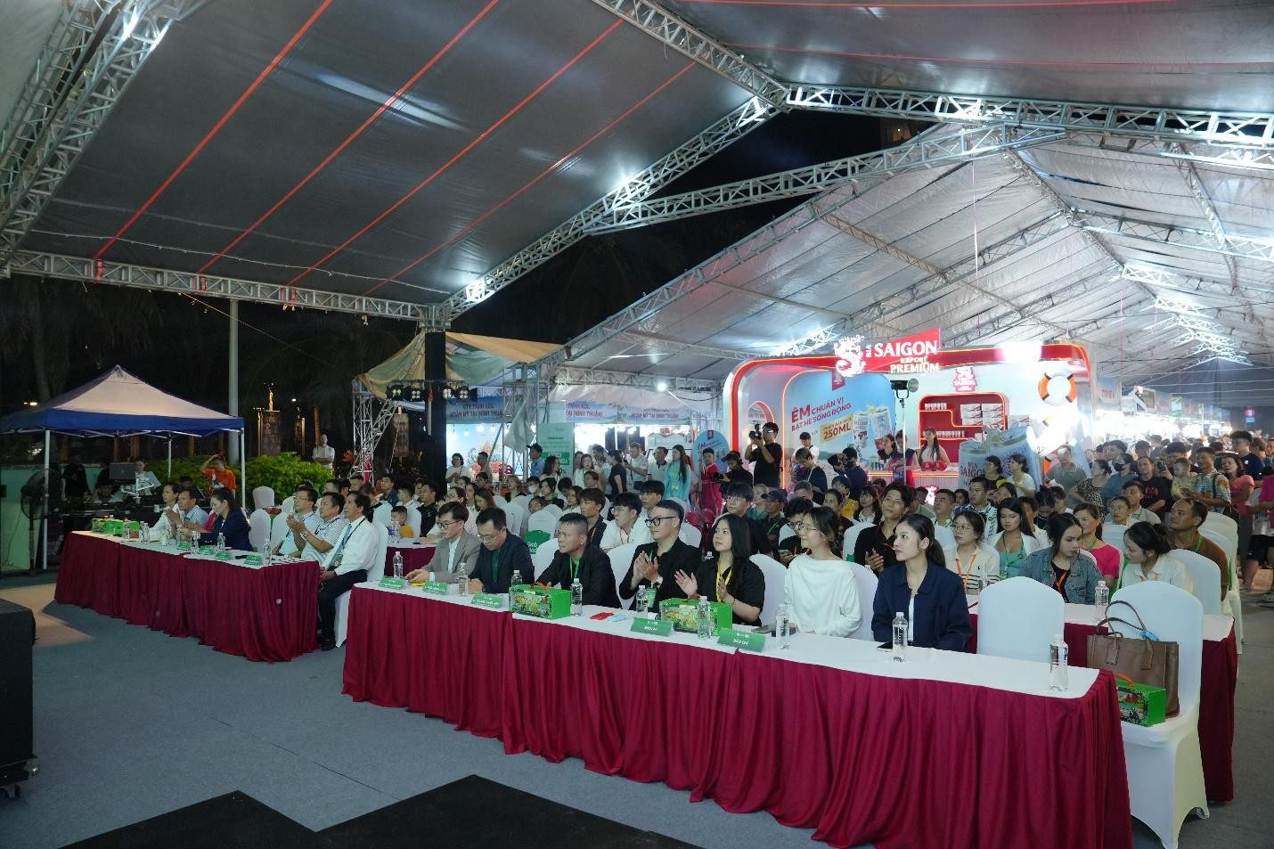 festival-bien-khanh-hoa-gop-phan-lan-toa-gia-tri-van-hoa-du-lich-va-gan-ket-cong-dong-3-dulichgiaitrivn-1784803872.jpg