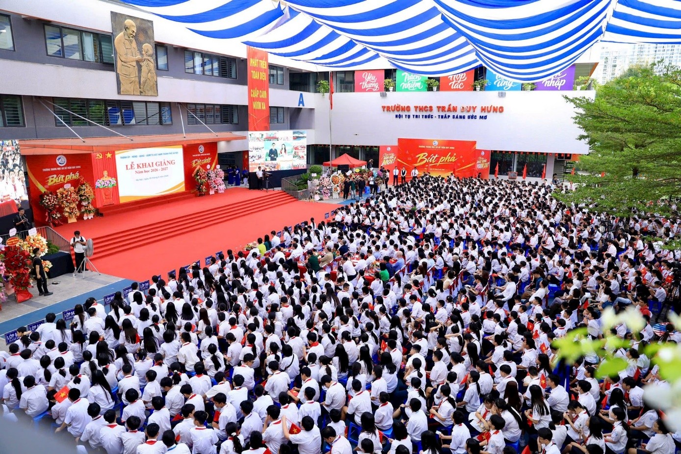 bi-thu-thanh-uy-ha-noi-du-le-khai-giang-tai-truong-thcs-tran-duy-hung-2-dulichgiaitrivn-1788669731.jpg