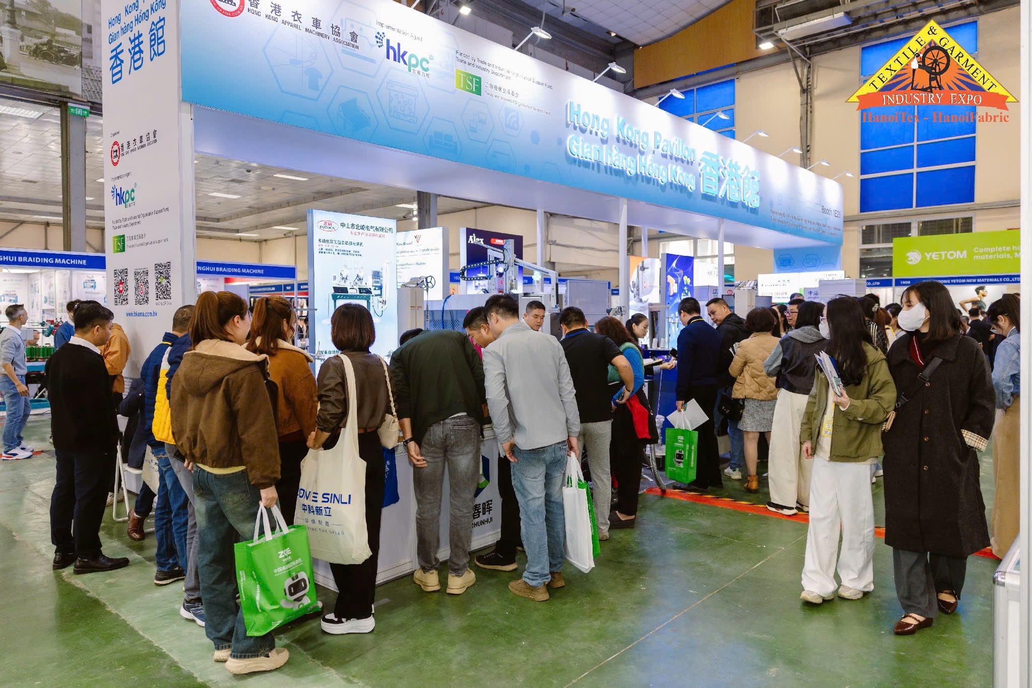 tham-quan-hanoitex-hanoifabric-2026-co-gi-dang-chu-y-dulichgiaitri-4-1792262209.jpg