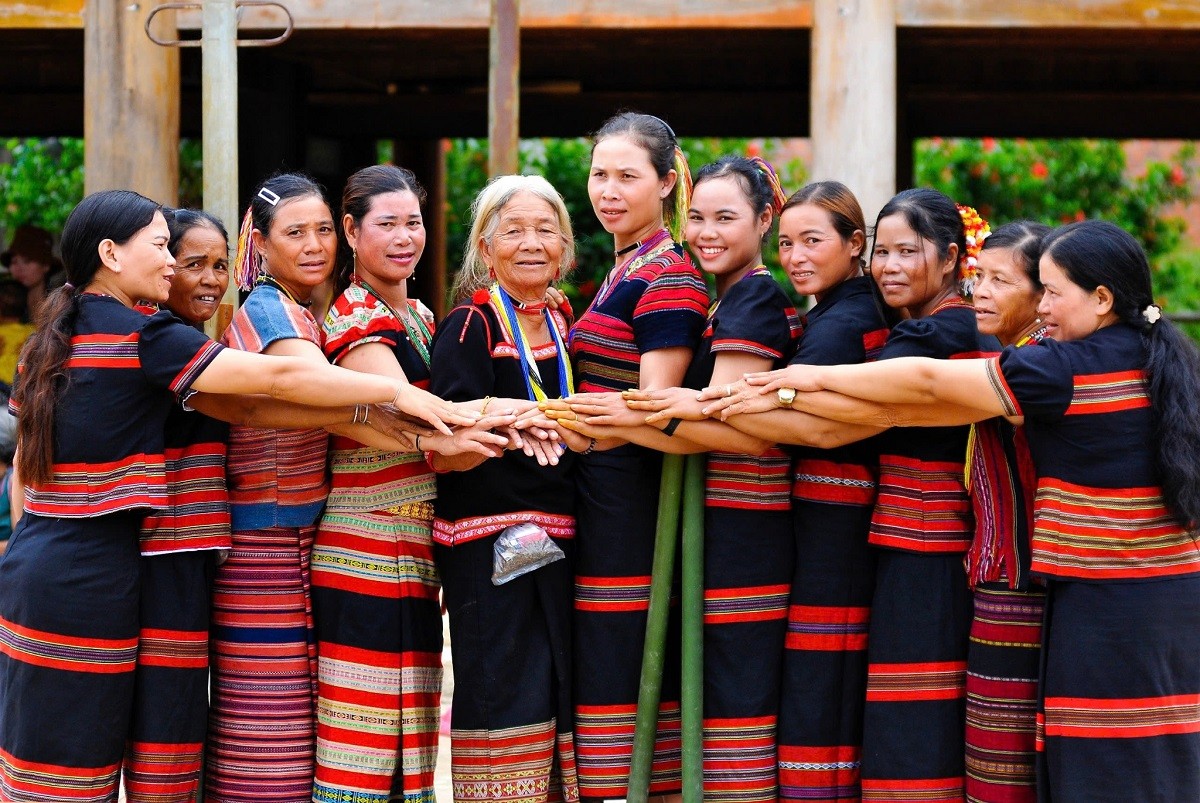 vui-choi-kon-tum-thang-11-theo-nhip-chieng-mua-hoi-dulichgiaitri-1792998083.jpg