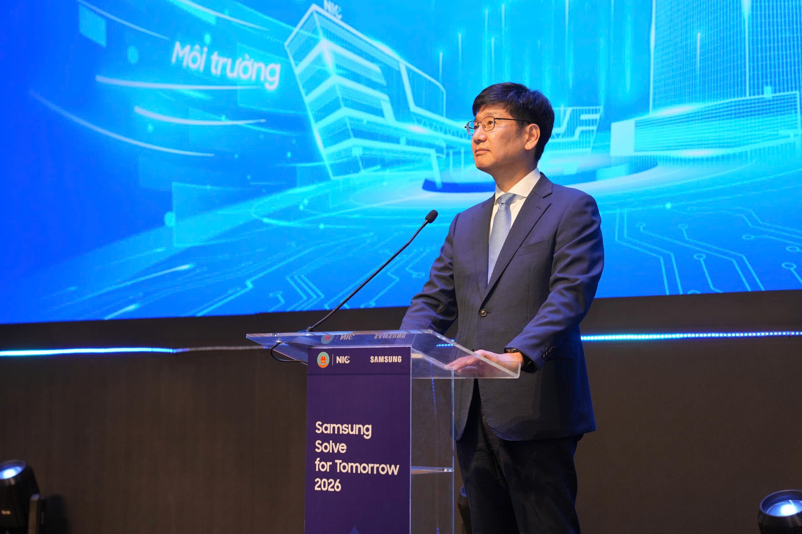 samsung-va-trung-tam-doi-moi-sang-tao-quoc-gia-vinh-danh-cac-tai-nang-tre-xuat-sac-tai-le-trao-giai-samsung-solve-for-tomorrow-2026-dulichgiaitri-4-1793462679.jpg