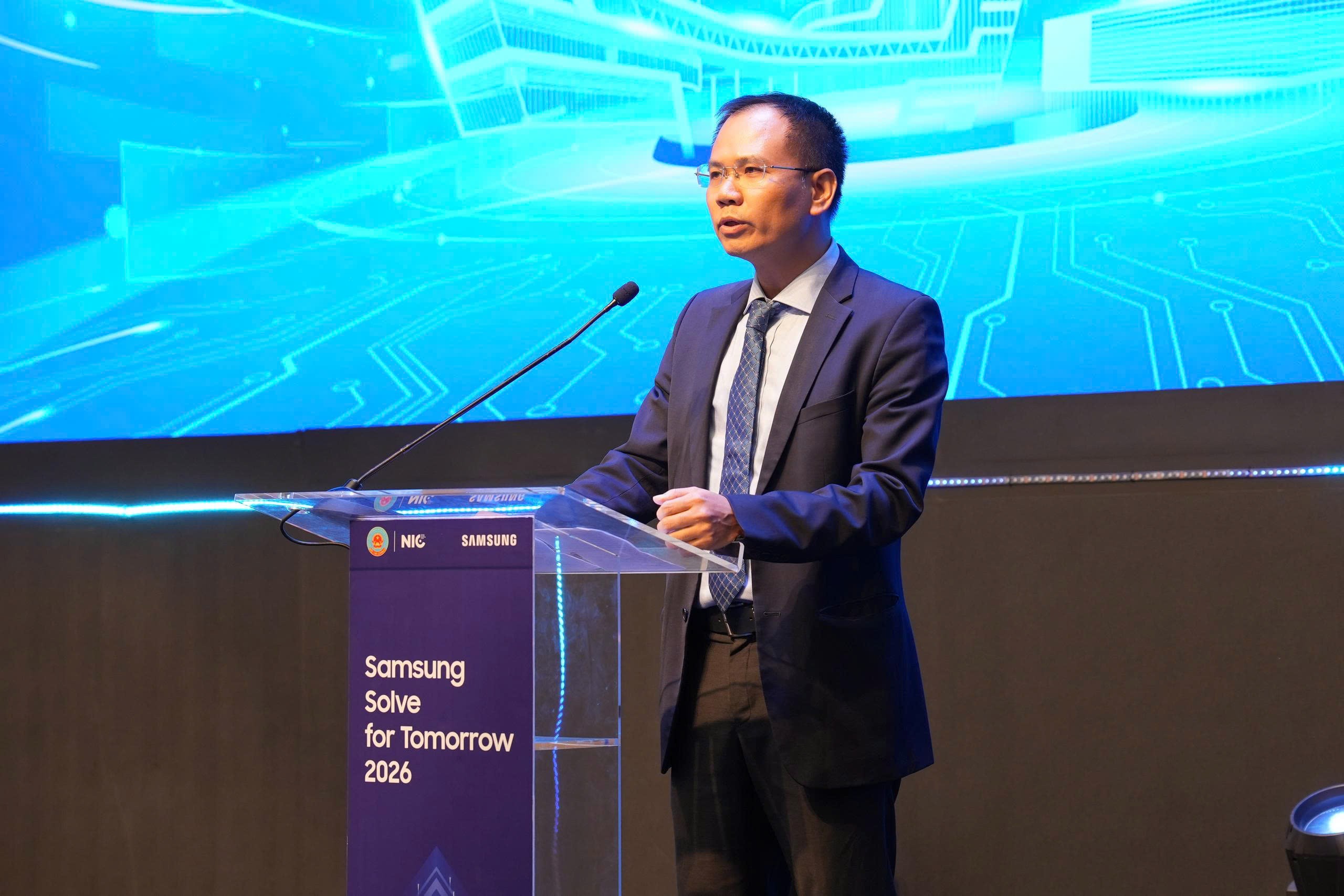 samsung-va-trung-tam-doi-moi-sang-tao-quoc-gia-vinh-danh-cac-tai-nang-tre-xuat-sac-tai-le-trao-giai-samsung-solve-for-tomorrow-2026-dulichgiaitri-5-1793462679.jpg