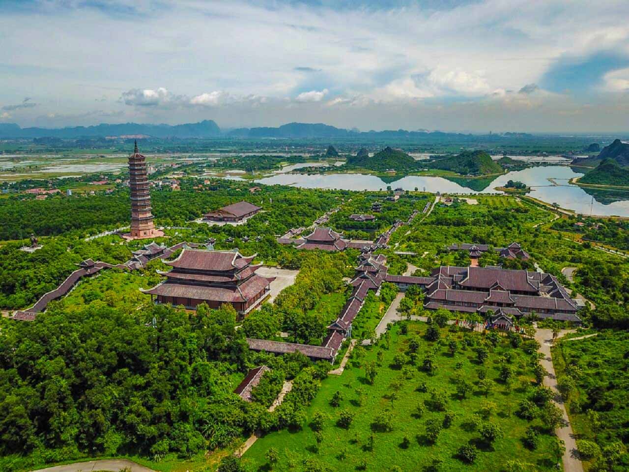 Chiêm bái và thưởng ngoạn cảnh sắc hai ngôi chùa ‘lớn nhất’ Việt Nam-dulichgiaitri.vn