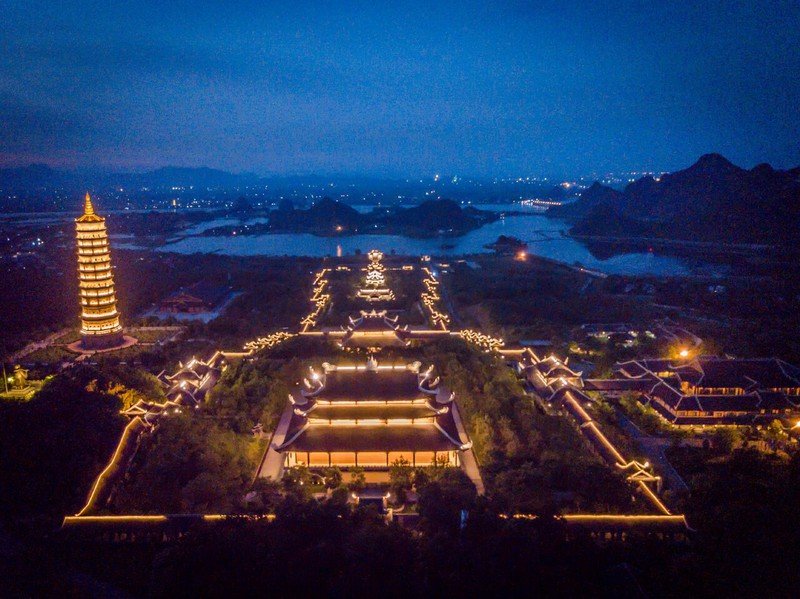 Chiêm bái và thưởng ngoạn cảnh sắc hai ngôi chùa ‘lớn nhất’ Việt Nam-dulichgiaitri.vn