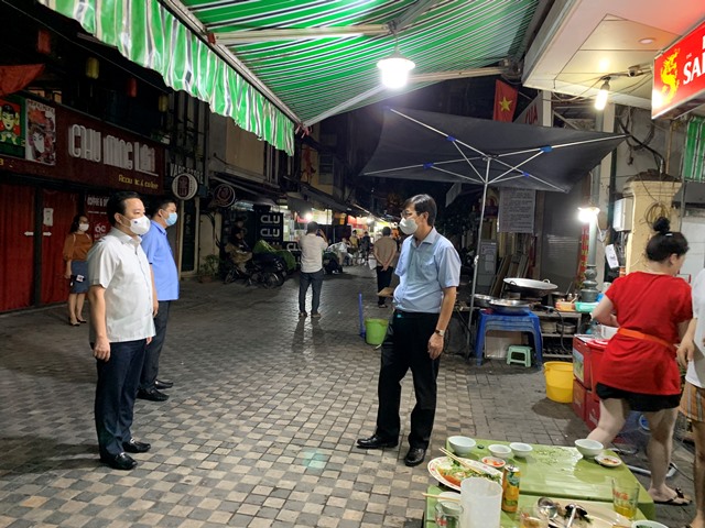 Hà Nội còn tình trạng hàng quán ‘bên ngoài đóng cửa bên trong hoạt động’ sau 21h-dulichgiaitri.vn