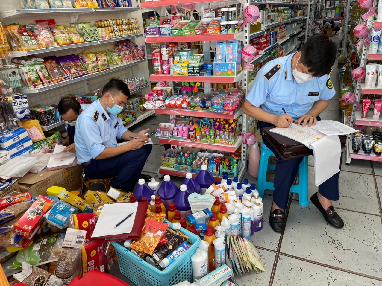 Lào Cai: Kiểm tra cửa hàng ‘Gì cũng có’ thu giữ hơn 400 sản phẩm nhập lậu-dulichgiaitri.vn