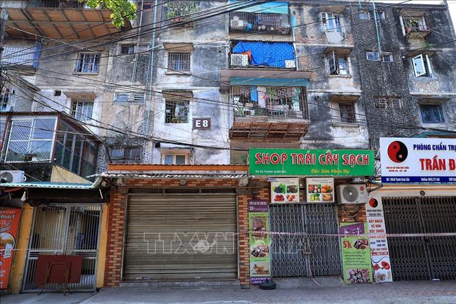 ‘Phong tỏa’ tòa nhà E8 Thanh Xuân Bắc, Hà Nội-dulichgiaitri.vn