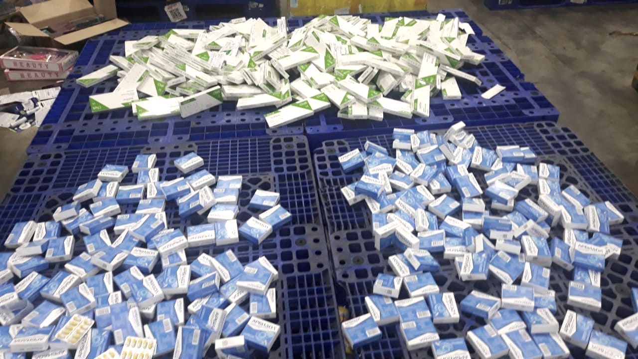 Hải quan bắt giữ hàng trăm hộp thuốc, thiết bị y tế chống dịch nhập khẩu trái phép-dulichgiaitri.vn