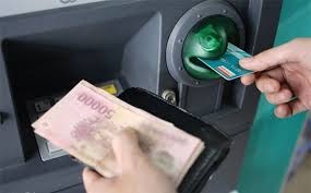 Ngân hàng ‘giảm phí’ chuyển khoản giao dịch trên ATM, POS-dulichgiaitri.vn