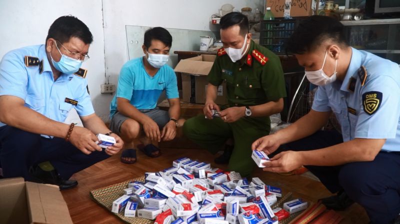 Hà Nội: Tạm giữ hàng trăm hộp thuốc điều trị Covid-19 nhập lậu-dulichgiaitri.vn
