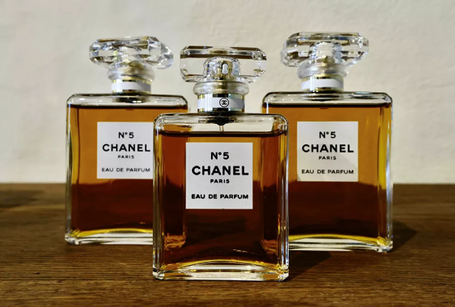 Nước hoa ‘Chanel Nº5’ tròn 100 tuổi: Cách sản xuất loại nước hoa nổi tiếng nhất thế giới-dulichgiaitri.vn