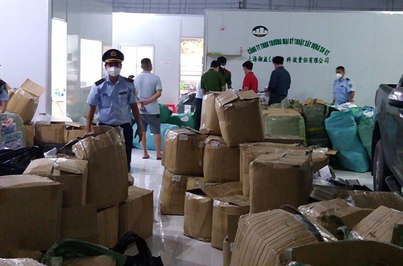 Phát hiện hàng nghìn hộp thuốc Lianhua Qingwen (Liên hoa thanh ôn) điều trị Covid-19 nhập lậu-dulichgiaitri.vn