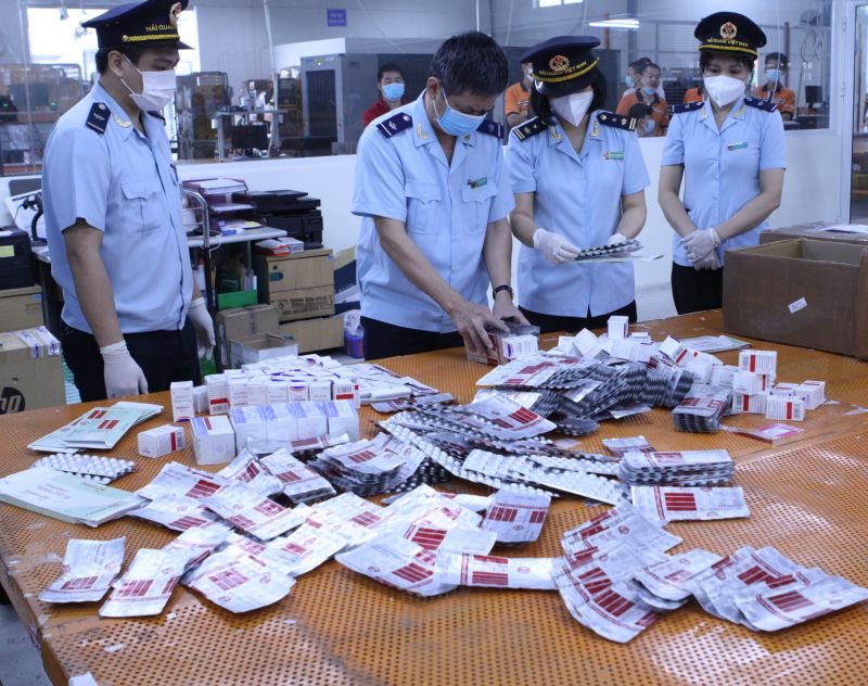 Thu giữ hơn 60.000 viên thuốc điều trị Covid-19 được chuyển từ Ấn Độ-dulichgiaitri.vn