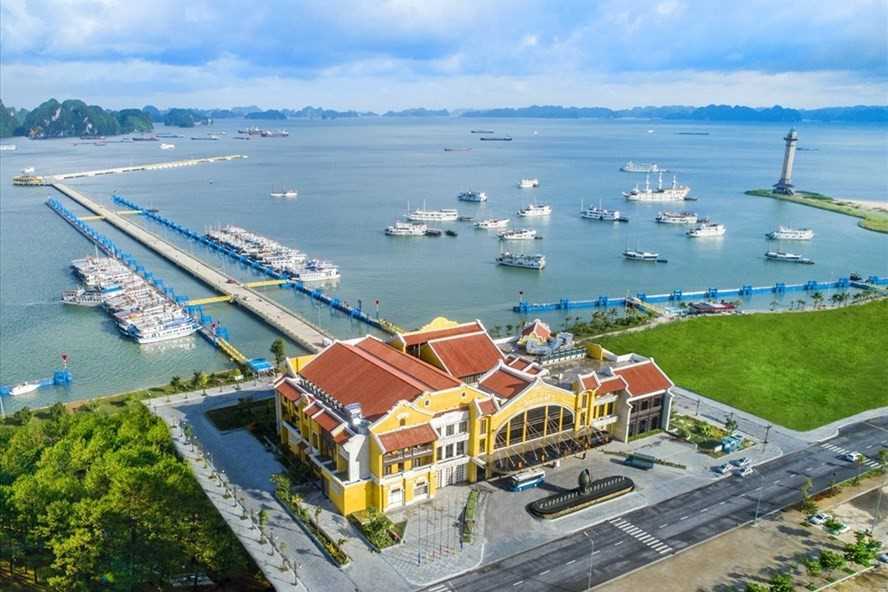 Hạ Long 'thí điểm' tổ chức dịch vụ ăn uống trên tàu du lịch-dulichgiaitri.vn