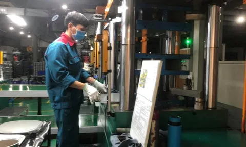 Dịch tái bùng phát, doanh nghiệp lo ngại nhận thêm “cú đấm bồi”