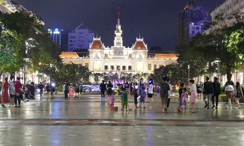 Mở cửa du lịch: Để du khách đến 'tiêu tiền' chứ không phải 'bị làm phiền'