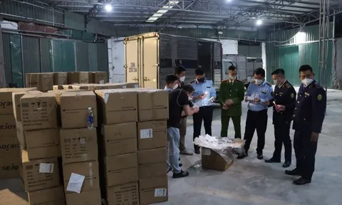 Hà Nội: Thu giữ lô kit test Covid-19 và thuốc tân dược trị giá trên 10 tỷ đồng