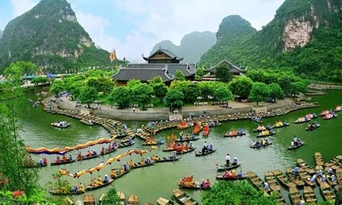 Để du lịch phát triển hài hòa với di sản