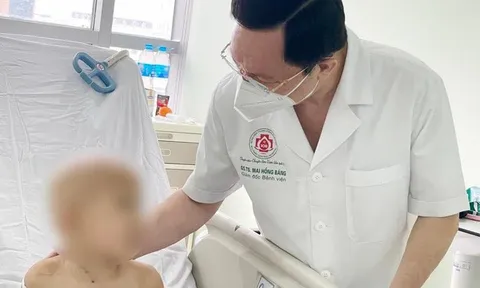 Lần đầu ghép gan cho bệnh nhi qua nội soi lấy thuỳ gan trái từ người cho sống