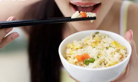 Thói quen ăn quá nhanh gây hại cho sức khỏe như thế nào?