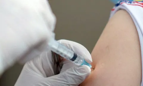Mở rộng chỉ định tiêm vaccine Moderna cho trẻ từ 6 - dưới 12 tuổi