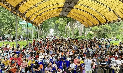 Bùng nổ lượng khách dịp giỗ Tổ: Cú hích cho du lịch hè