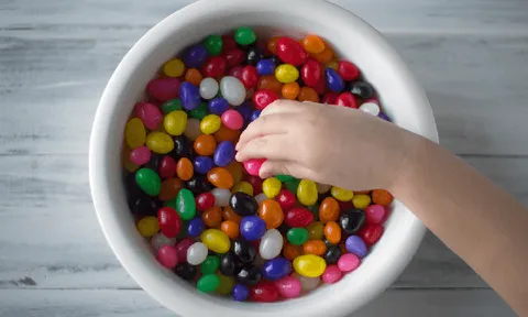 Nhiều loại kẹo cho trẻ em được khuyến cáo ngừng sử dụng